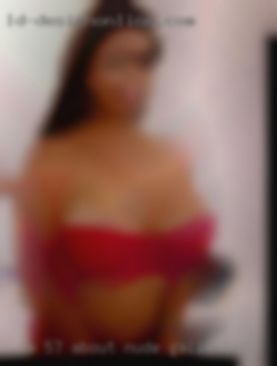 I'm 5'7 about nude galleries 160 with auburn hair.